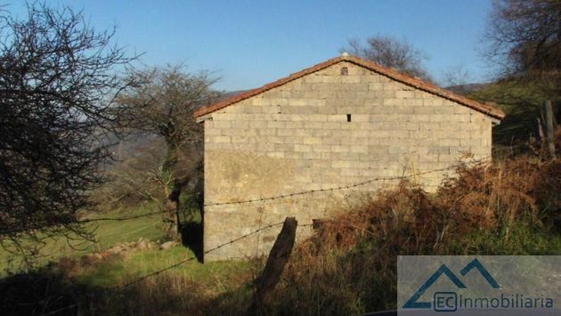 Foto 1 de Casa rural en venda a Corvera de Toranzo de 1 habitació amb jardí