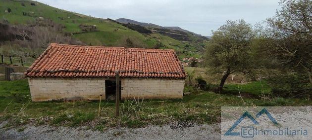 Foto 2 de Casa rural en venda a Corvera de Toranzo de 1 habitació amb jardí