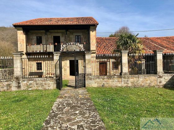 Foto 1 de Casa en venda a Cabuérniga de 9 habitacions amb terrassa i jardí