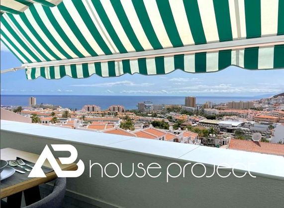 Foto 1 de Venta de dúplex en Los Cristianos - Playa de las Américas de 2 habitaciones con terraza y piscina