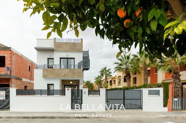 Foto 2 de Xalet en venda a calle Lope de Vega de 3 habitacions amb terrassa i piscina