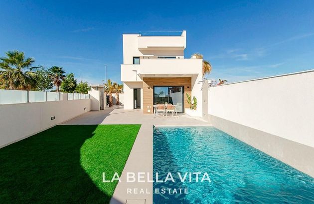 Foto 1 de Xalet en venda a calle La Herrada de 3 habitacions amb terrassa i piscina