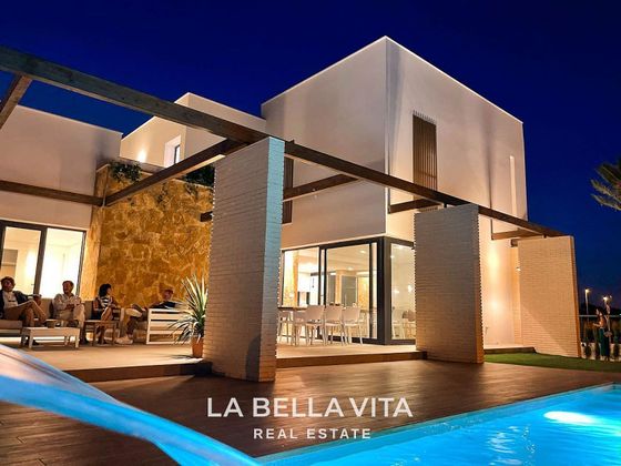 Foto 1 de Xalet en venda a avenida De Las Adelfas de 4 habitacions amb terrassa i piscina