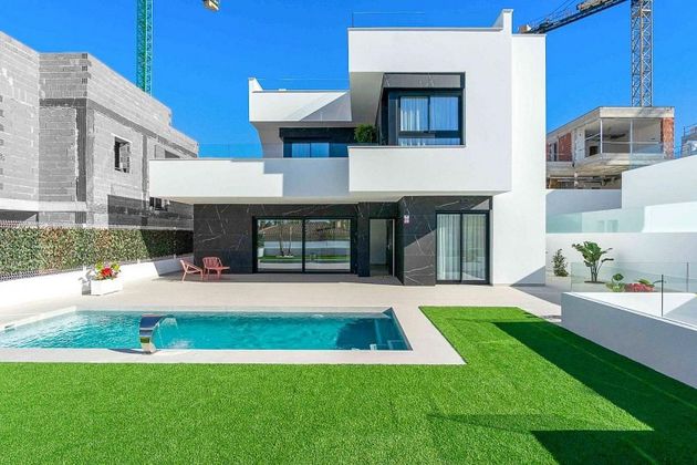 Foto 2 de Xalet en venda a calle Agata de 3 habitacions amb terrassa i piscina