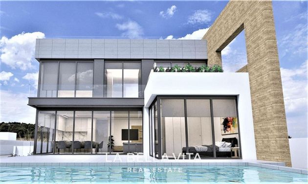 Foto 2 de Xalet en venda a avenida Las Palmeras de 4 habitacions amb terrassa i piscina