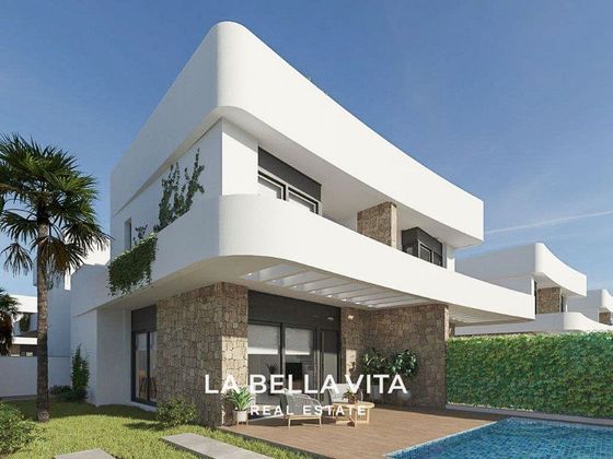 Foto 2 de Chalet en venta en calle Algarrobo de 3 habitaciones con terraza y piscina