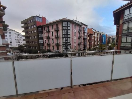 Foto 1 de Venta de piso en Las Arenas Centro de 3 habitaciones con terraza y calefacción