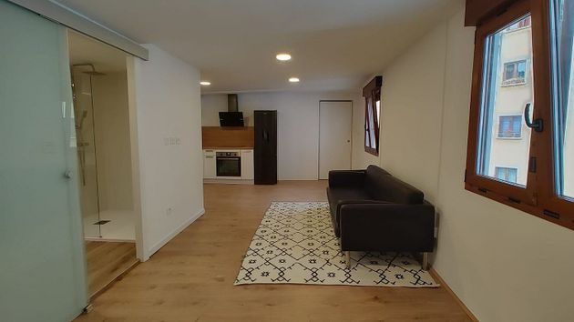 Foto 2 de Alquiler de piso en Atxuri de 1 habitación con muebles