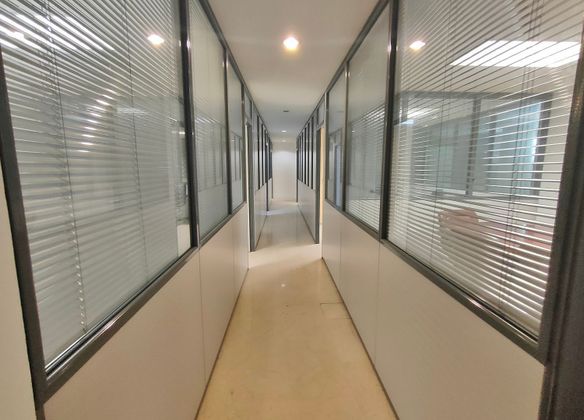 Foto 2 de Oficina en alquiler en Ensanche - Diputación de 246 m²