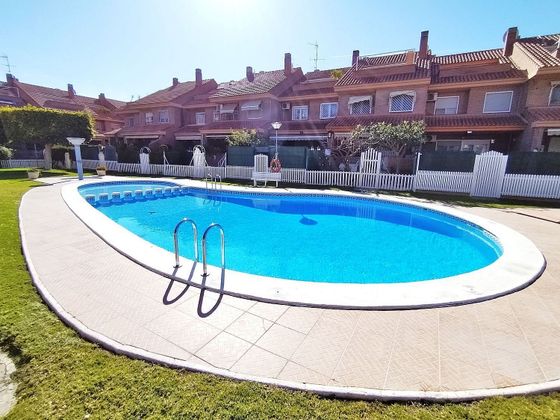 Foto 1 de Casa en venda a Divina Pastora de 4 habitacions amb terrassa i piscina