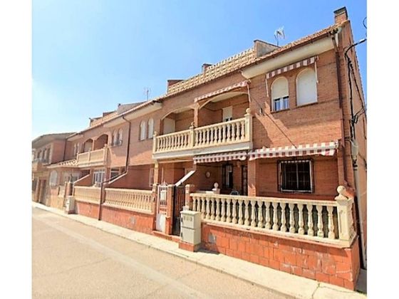 Foto 1 de Casa adossada en venda a ronda San Miguel de 4 habitacions amb terrassa i garatge