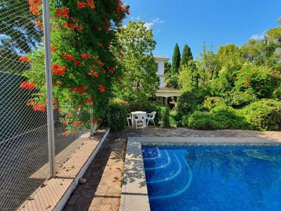 Foto 1 de Casa en venta en calle CV de 9 habitaciones con piscina y jardín