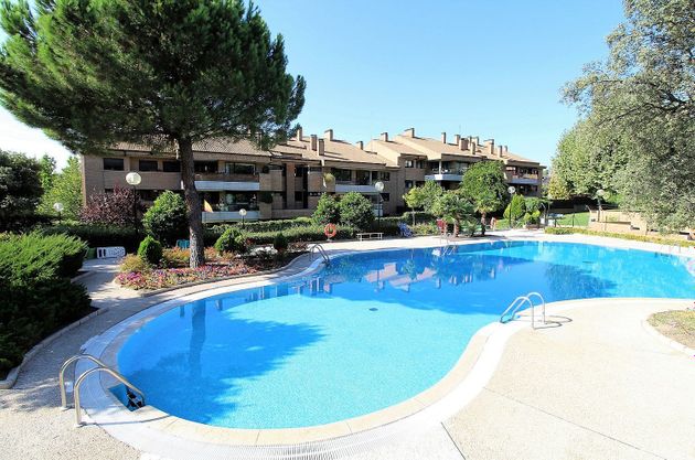 Foto 1 de Pis en venda a Encinar de los Reyes de 4 habitacions amb terrassa i piscina