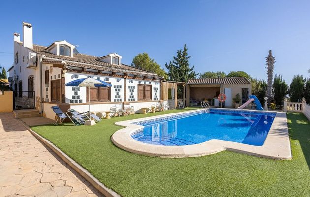 Foto 1 de Casa rural en venda a calle Partida la Parecica de 5 habitacions amb piscina