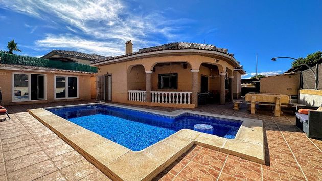 Foto 2 de Casa en venda a calle La Siembra de 4 habitacions amb terrassa i piscina