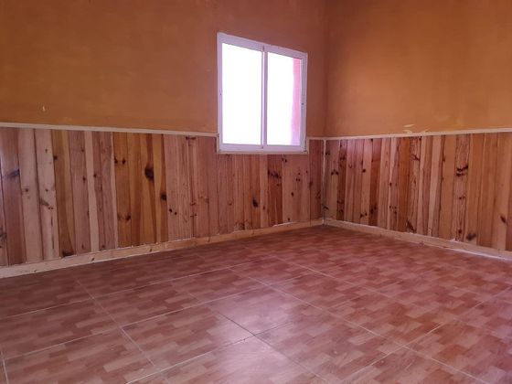 Foto 2 de Casa en venta en Valdaracete de 4 habitaciones con garaje y aire acondicionado