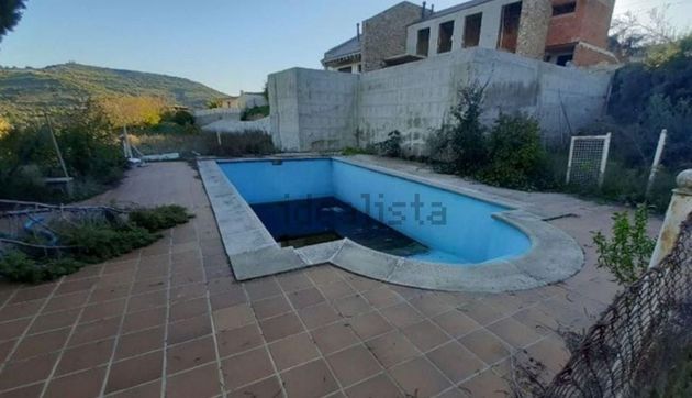 Foto 2 de Casa en venda a Orusco de Tajuña de 4 habitacions amb piscina i jardí