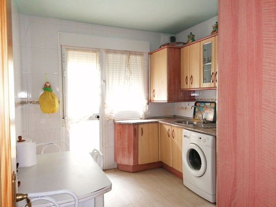 Foto 1 de Casa adossada en venda a Dosbarrios de 4 habitacions amb garatge i calefacció