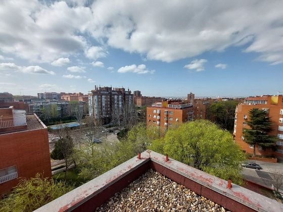 Foto 1 de Ático en venta en Portazgo de 4 habitaciones con terraza y aire acondicionado