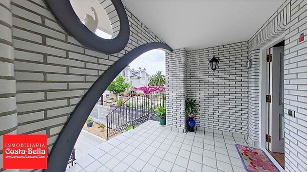 Foto 2 de Casa en venda a calle Castillo de 4 habitacions amb terrassa i piscina