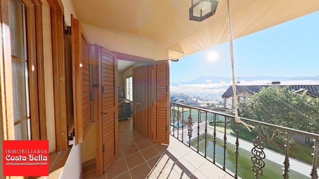 Foto 2 de Chalet en venta en barrio Primosto de 5 habitaciones con terraza y piscina