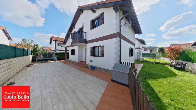 Foto 1 de Casa en venta en calle Castillo de 3 habitaciones con terraza y garaje