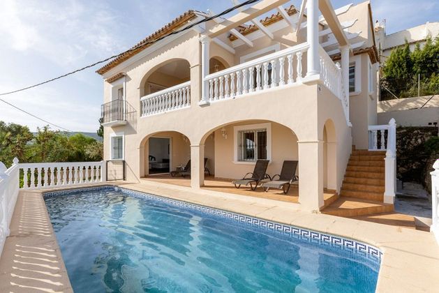 Foto 1 de Chalet en venta en Balcón al Mar-Cap Martí de 5 habitaciones con terraza y piscina