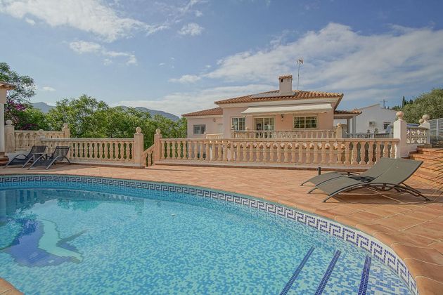 Foto 2 de Chalet en venta en Orba de 6 habitaciones con terraza y piscina
