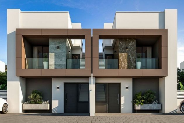 Foto 2 de Casa en venta en Centro Urbano de 3 habitaciones con terraza y piscina