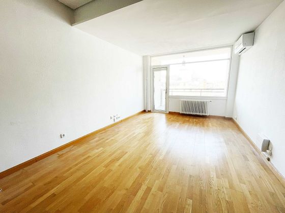 Foto 2 de Alquiler de piso en Almagro de 5 habitaciones con terraza y aire acondicionado