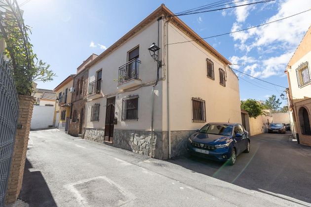 Foto 1 de Casa en venda a calle Federica Montseny de 5 habitacions amb terrassa i piscina