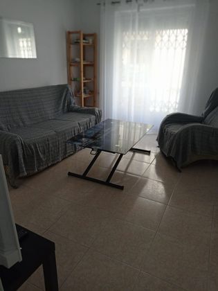 Foto 2 de Alquiler de piso en calle Paloma de 3 habitaciones con muebles y balcón