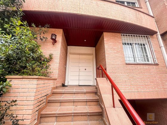 Foto 2 de Casa adossada en venda a Piovera - Conde Orgaz de 6 habitacions amb terrassa i piscina