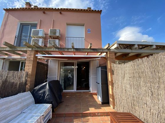 Foto 2 de Casa adosada en venta en calle Pinsa de 3 habitaciones con terraza y piscina