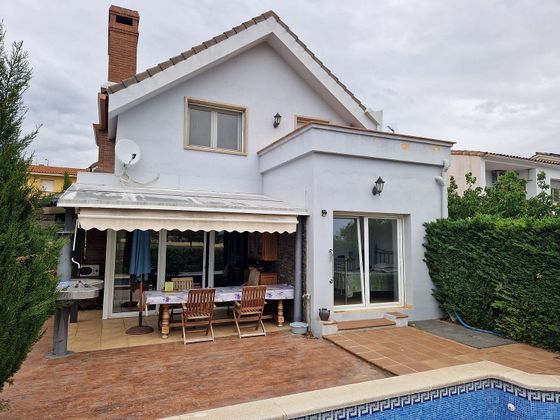 Foto 1 de Venta de casa en Vilamalla de 5 habitaciones con terraza y piscina
