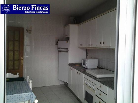 Foto 1 de Venta de casa en Villadecanes de 3 habitaciones con terraza y calefacción