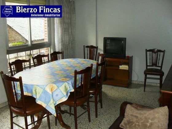 Foto 1 de Pis en venda a Centro - Ponferrada de 3 habitacions amb garatge i calefacció