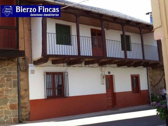 Foto 1 de Casa en venta en Noceda de 4 habitaciones con terraza y balcón