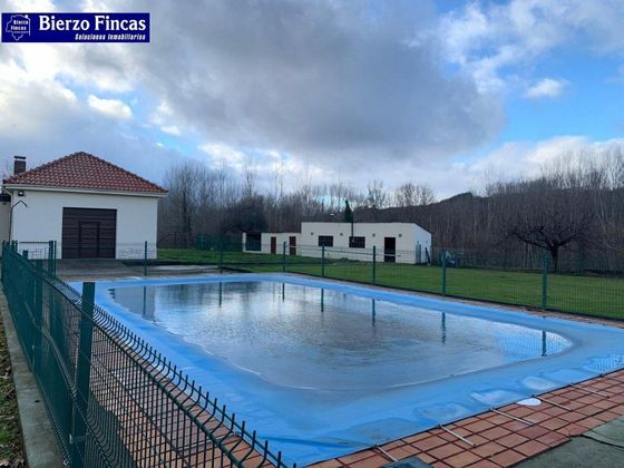Foto 1 de Casa en venda a Torre del Bierzo de 5 habitacions amb piscina i garatge