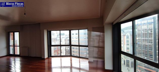 Foto 2 de Dúplex en venta en Centro - Ponferrada de 4 habitaciones con balcón y calefacción