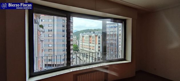 Foto 1 de Pis en venda a Centro - Ponferrada de 1 habitació amb balcó i calefacció