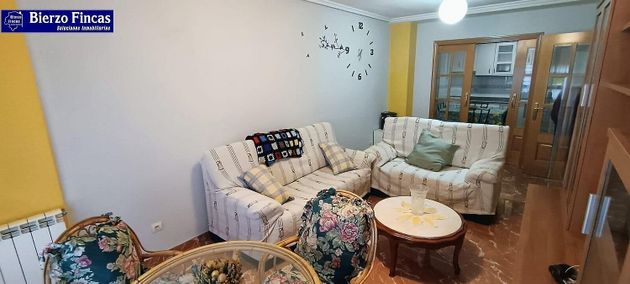 Foto 2 de Piso en alquiler en Centro - Ponferrada de 2 habitaciones con muebles y calefacción