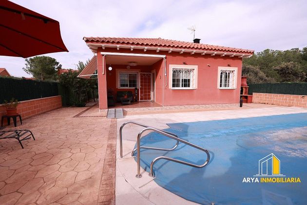 Foto 1 de Chalet en venta en Pioz de 3 habitaciones con piscina y garaje