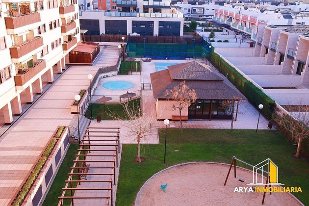 Foto 1 de Àtic en lloguer a Parque Cataluña - Cañada - Soto de 1 habitació amb terrassa i piscina