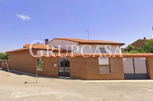Foto 1 de Chalet en venta en Torres de Segre de 5 habitaciones con terraza y piscina