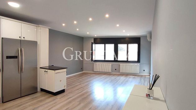 Foto 2 de Xalet en venda a Rosselló de 4 habitacions amb terrassa i garatge