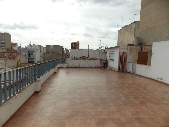 Foto 1 de Chalet en venta en Elda de 3 habitaciones con terraza y garaje