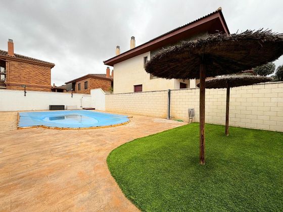 Foto 2 de Casa en venda a Elda de 3 habitacions amb terrassa i piscina