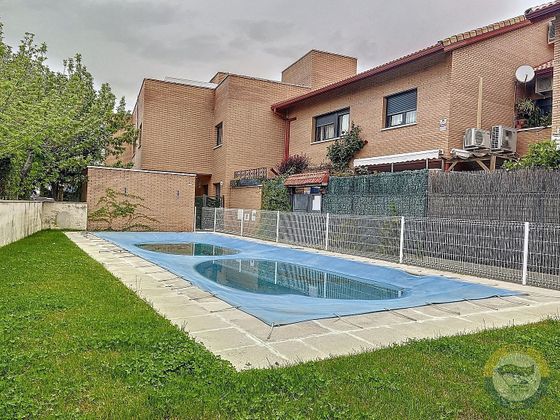 Foto 1 de Venta de casa en Casarrubios del Monte pueblo de 4 habitaciones con terraza y piscina
