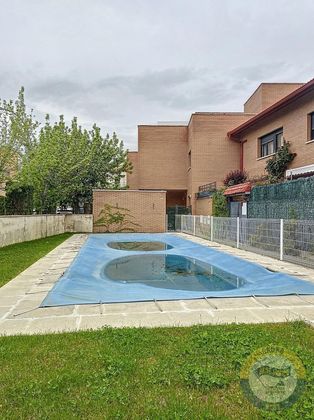 Foto 2 de Venta de casa en Casarrubios del Monte pueblo de 4 habitaciones con terraza y piscina
